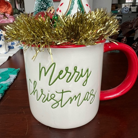 Christmas Lady Handmade Vintage Christmas Vignette/Diorama Decoration - Picture 3 of 10